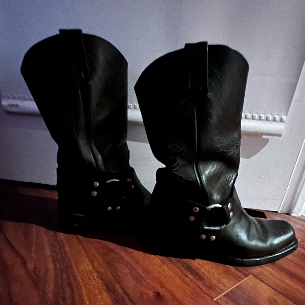 Classic Black Leather Menโs Harness Boots